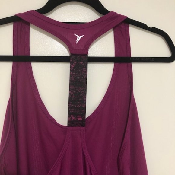 Old Navy Workout Top - Size Medium - Picture 4 of 4